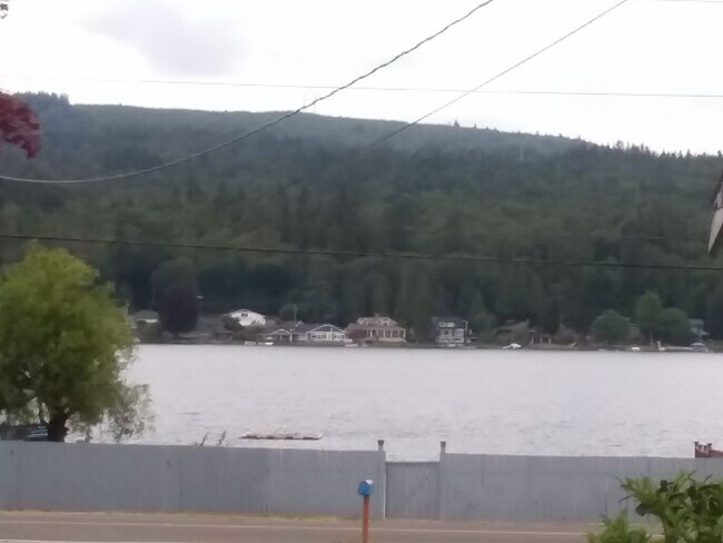 Building Photo - Spacious & Bright 3-Bedroom Home for Rent w/ Private Lake Access!