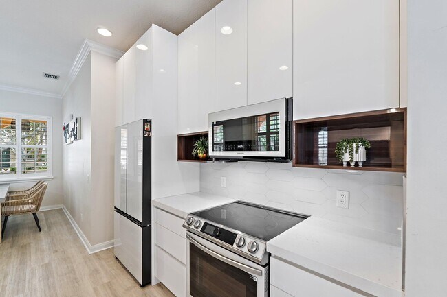Building Photo - 231 Caravelle Dr