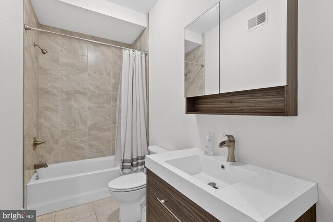 Building Photo - 946 N 2nd St