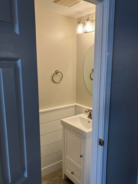 1/2 Bath - 119 South St