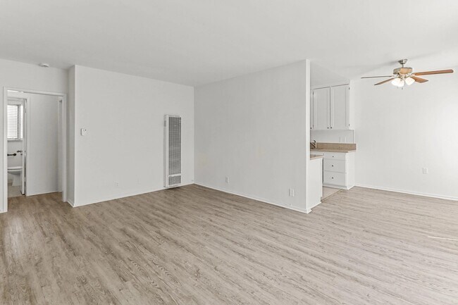 Interior Photo - 11660 Chenault Street,