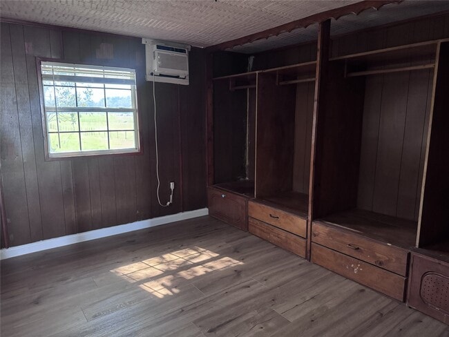 Building Photo - 16917 W Lynbrook