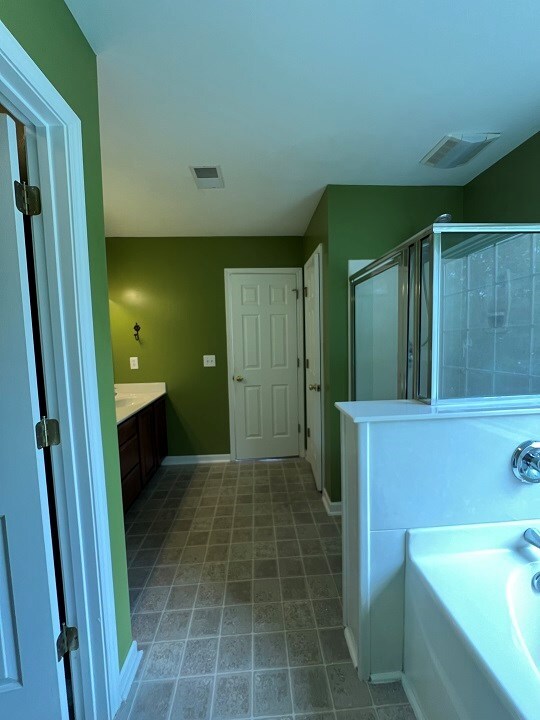 Building Photo - 570 Batty Way