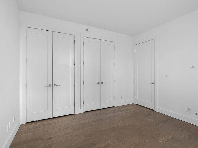 Building Photo - 5-19 Borden Ave