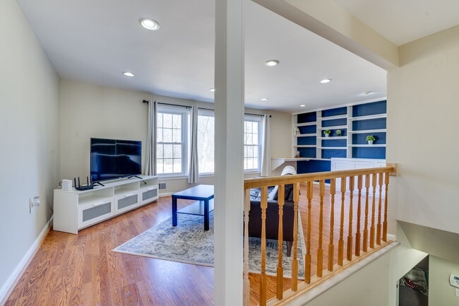 Building Photo - 7913 Central Park Cir