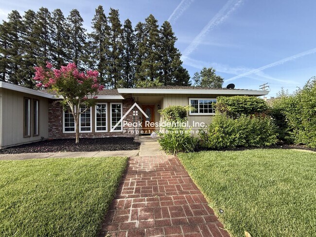 Building Photo - Spacious 3bd/2ba Carmichael Home With Sun Room