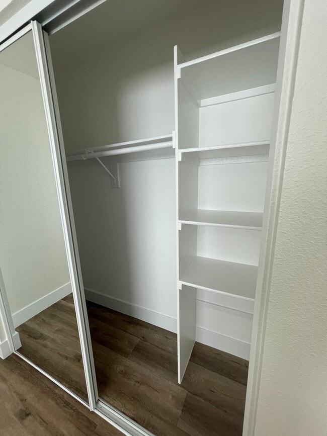 Building Photo - 924 S Cambridge St