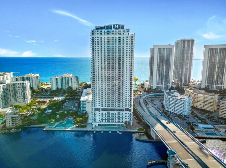 Building Photo - 4010 S Ocean Dr