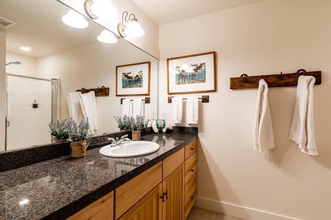 Building Photo - 4 Lower Saddle Ridge Rd