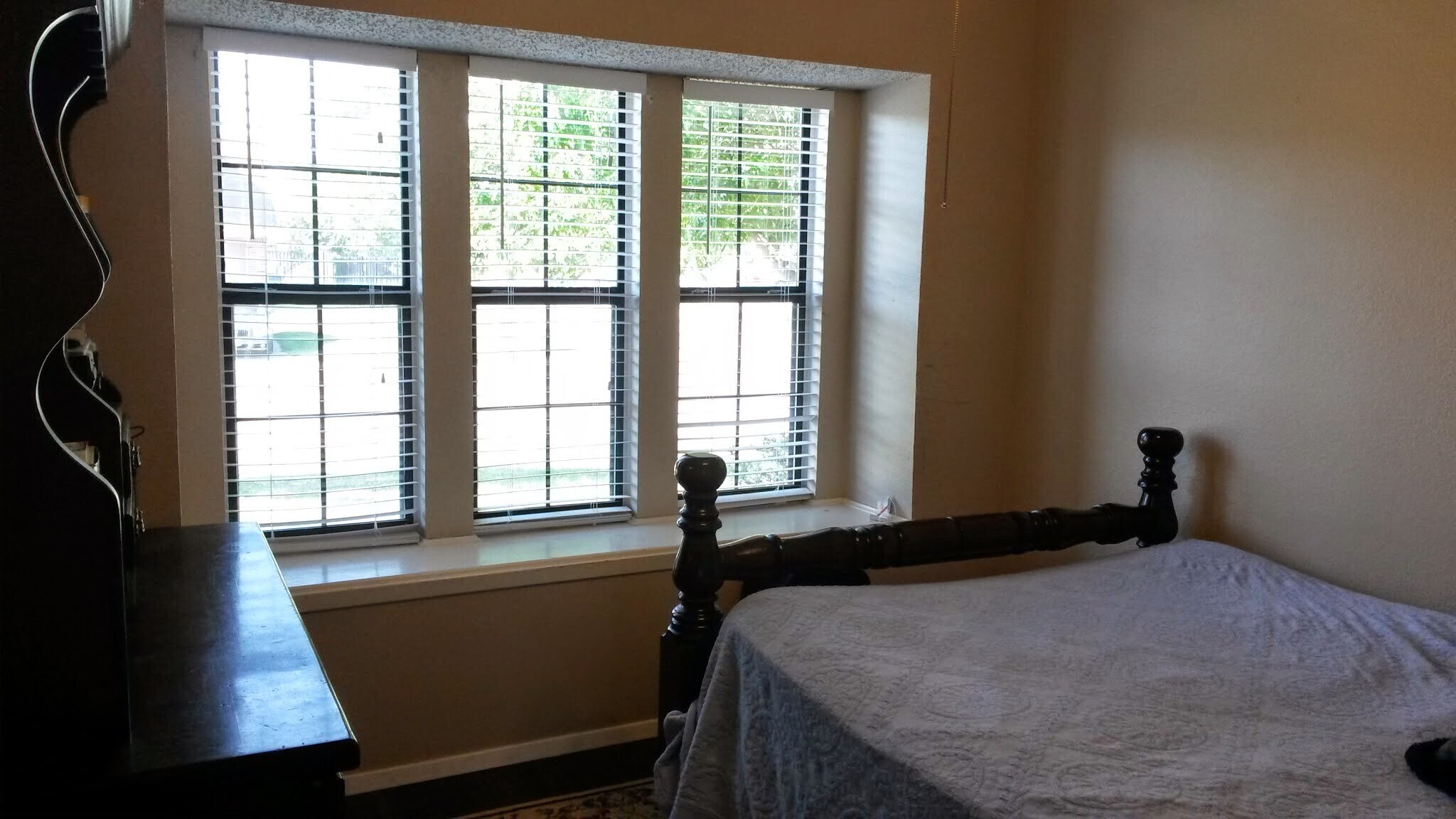 Building Photo - 3402 Meadowview Dr