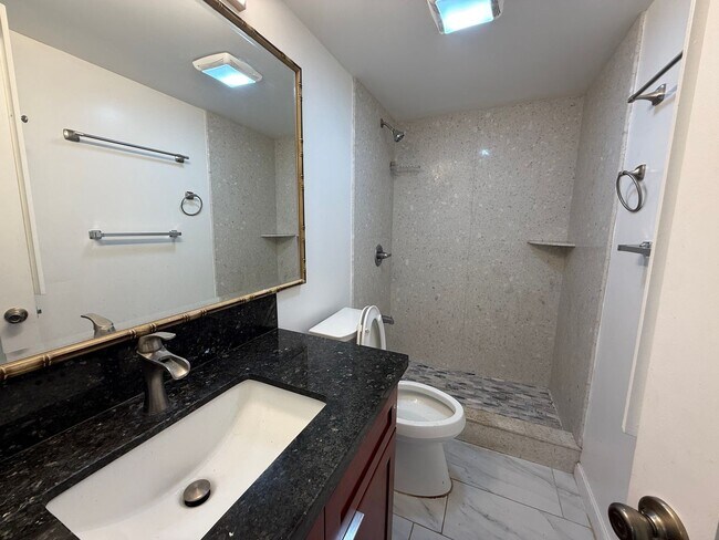 Building Photo - Iolani Terrace