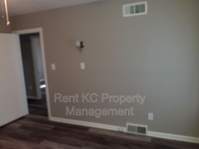 Building Photo - 4608 Ridgeway Ave