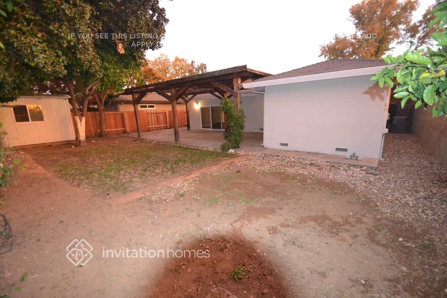 Building Photo - 9149 Thilow Dr