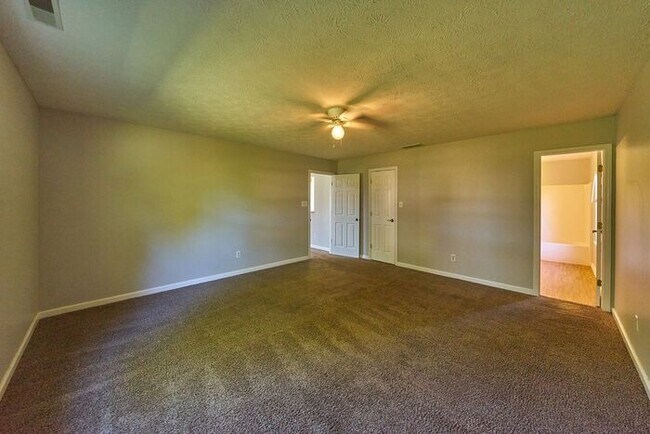 Building Photo - 3 Bedroom 2 Full Bath In Peaceful Franklin...