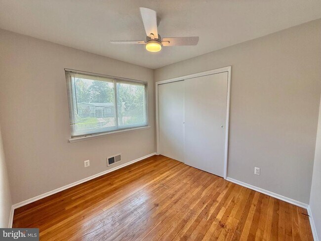 Building Photo - 7700 Glenister Dr