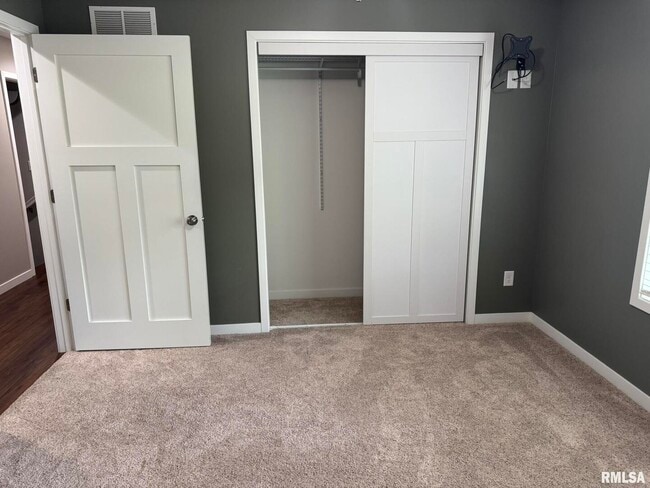 Building Photo - 18 Elmwood Dr