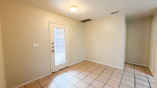 Building Photo - 517 N Brentwood Ave