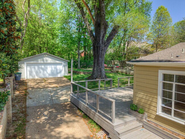 Building Photo - RENT REDUCED! Beautiful 3 bed/3 full baths...