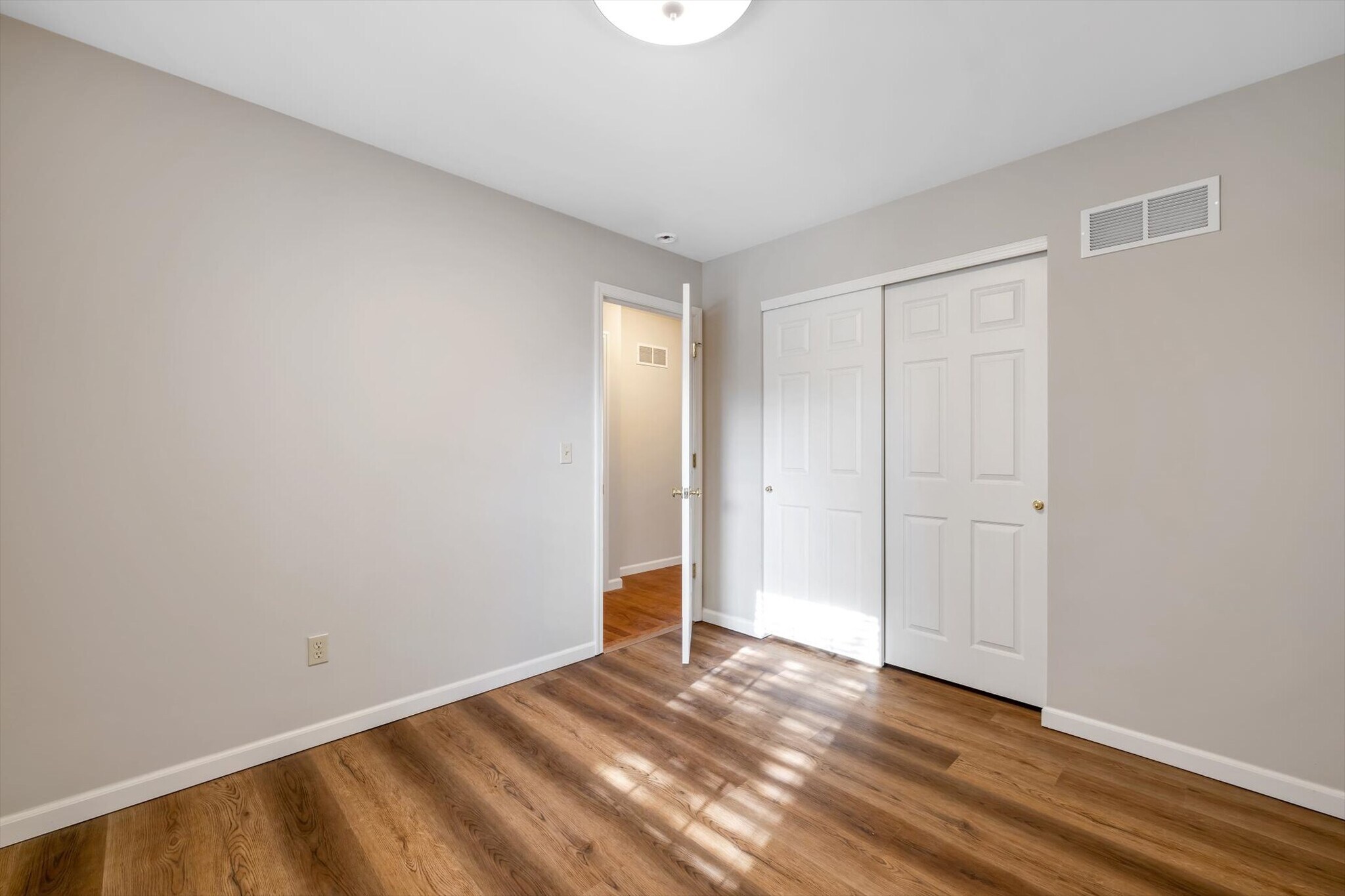 Building Photo - 1583 Briarchase Dr