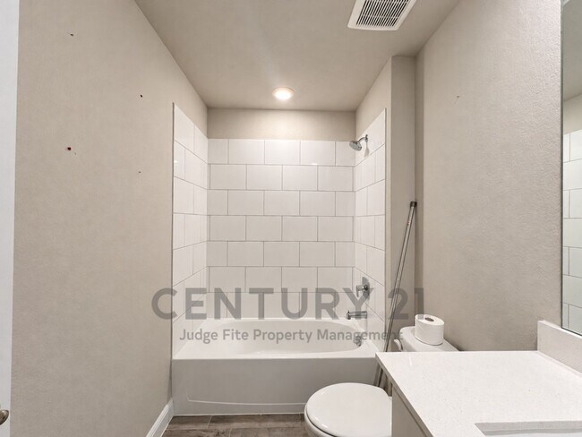 Building Photo - 606 Capstone Cir