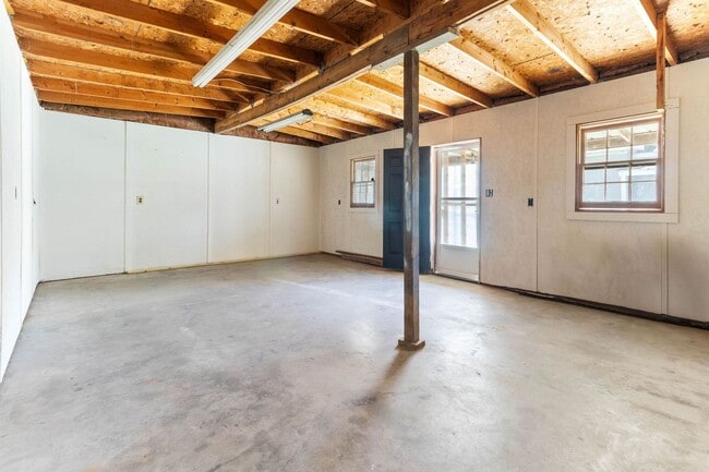 Building Photo - 1106 Bullard St