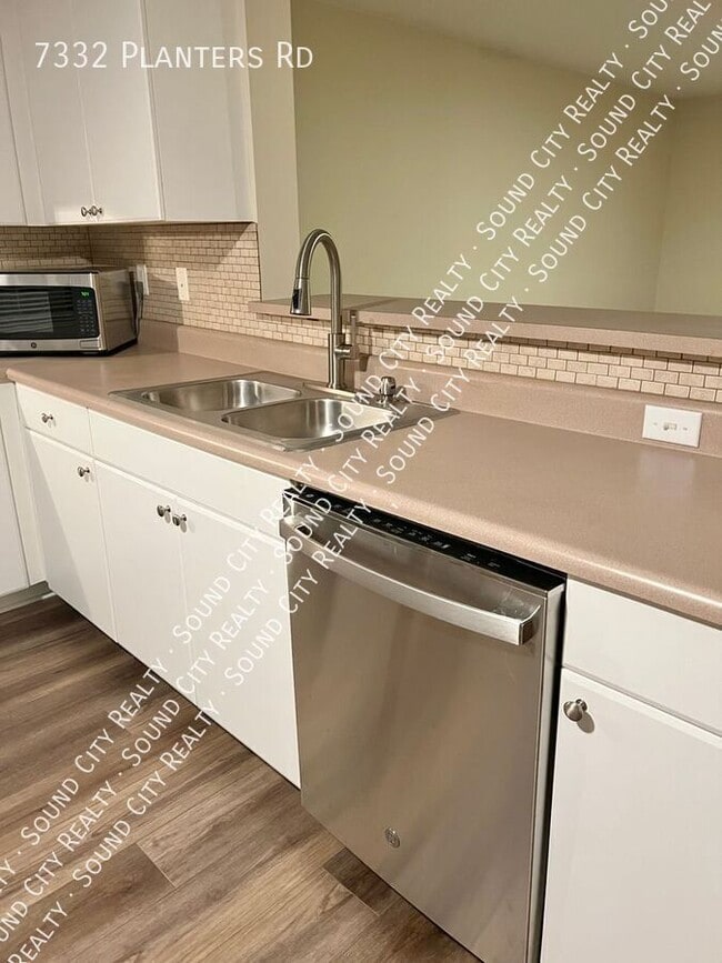 Building Photo - 7332 Planters Rd