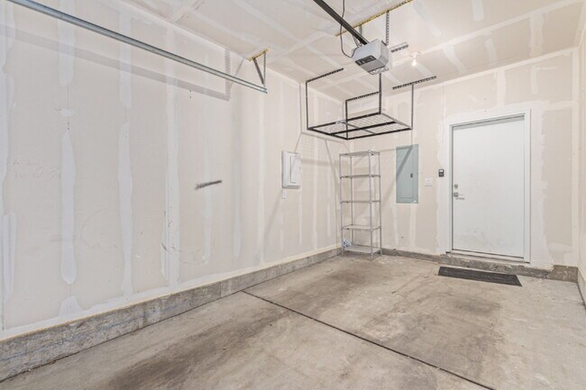 Building Photo - Beautiful Sloans lake Two Bed / Two and a ...