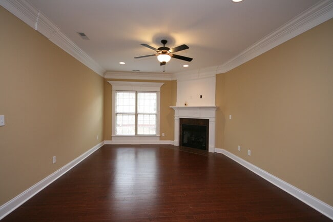 Building Photo - 231 Grove Village Way