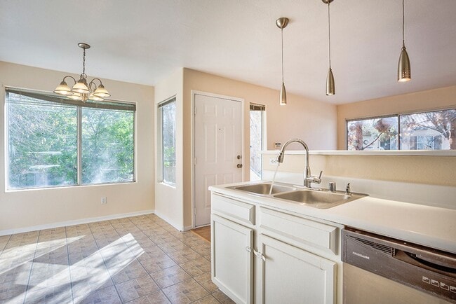 Building Photo - 2 Bed, 2 Bath Beautiful condo available now!