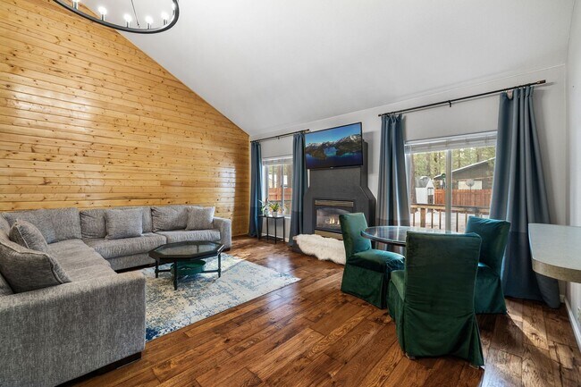 Building Photo - Beautiful Al Tahoe Home in South Lake Taho...