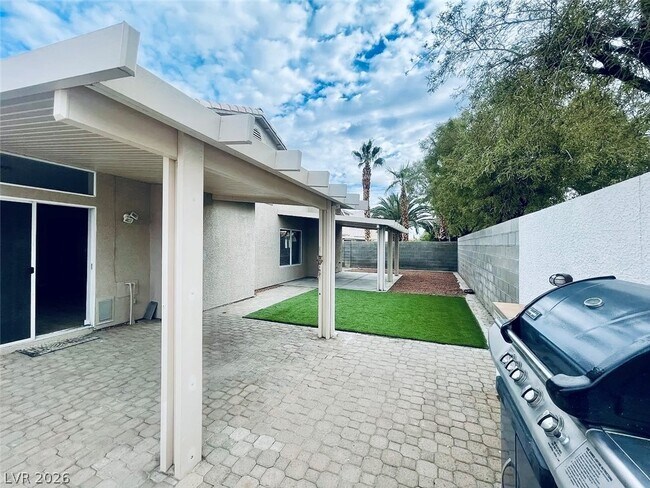 Building Photo - 4417 Cinema Ave