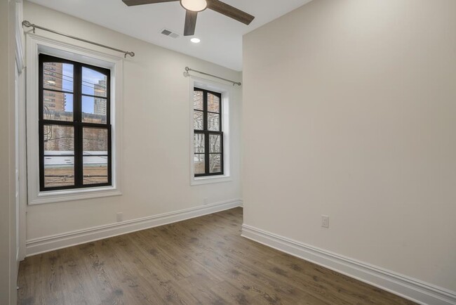 Building Photo - 155 Grand St