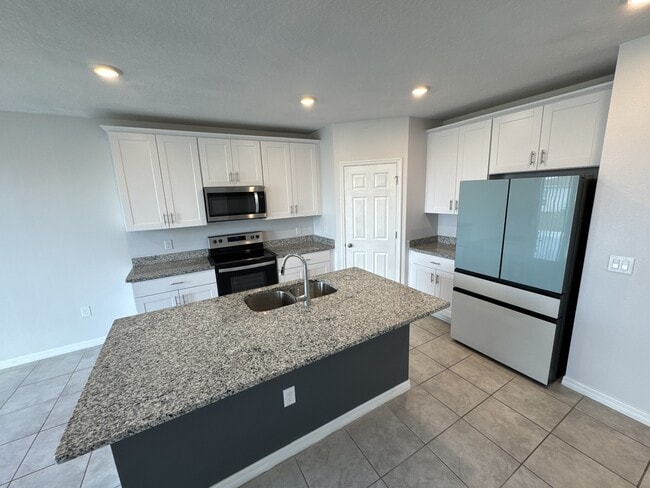 Building Photo - 512 Mckenna Dr