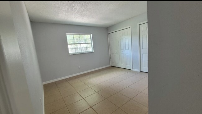 Building Photo - 510 N Rosland Dr