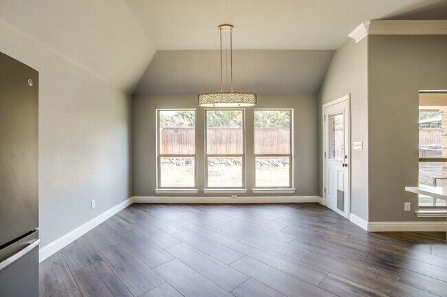 Building Photo - Beautiful 4 Bed, 2 Bath in Pristine Willow...