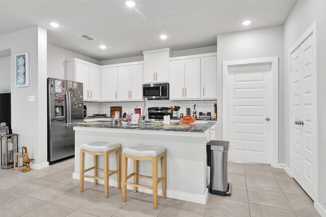 Building Photo - 7214 Clearwater Cv Dr