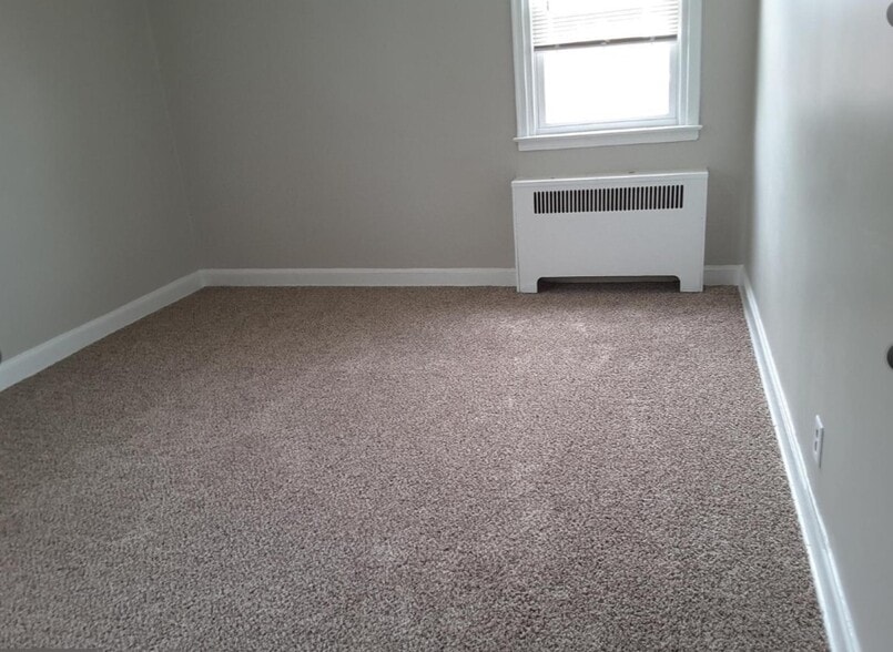 Building Photo - 1226 Hellerman St