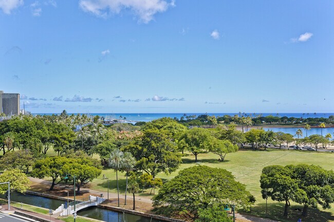 Building Photo - Luxurious Resort Lifestyle - Park Lane Ala...