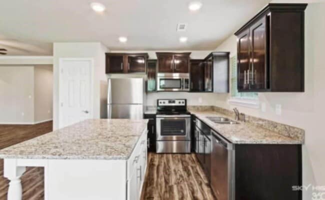 Building Photo - 2117 Cedar Cir