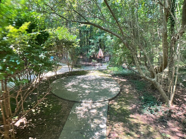 Building Photo - Gorgeous 2 Bed Condo in the heart of Carrboro!