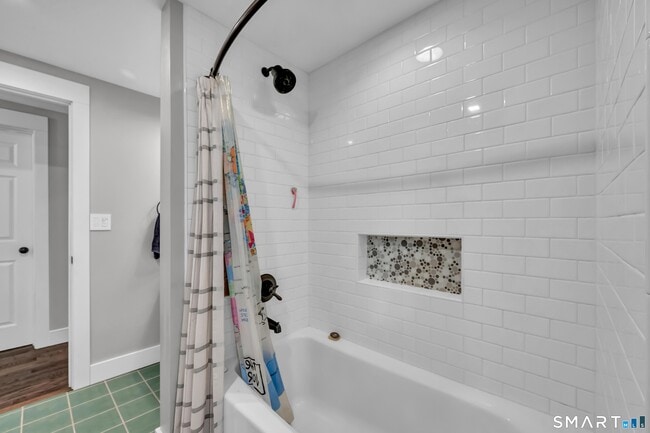 Building Photo - 10 Grove Pl