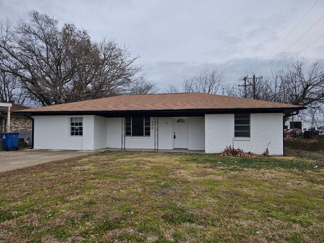 Primary Photo - Coming Soon! Brick 3 Bed 2 Bath House for ...