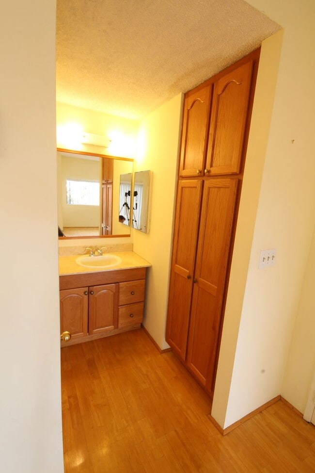 Building Photo - Super Spacious 2-Bedroom 2.5-Bathroom La Jolla UTC Townhome with 2-car garage