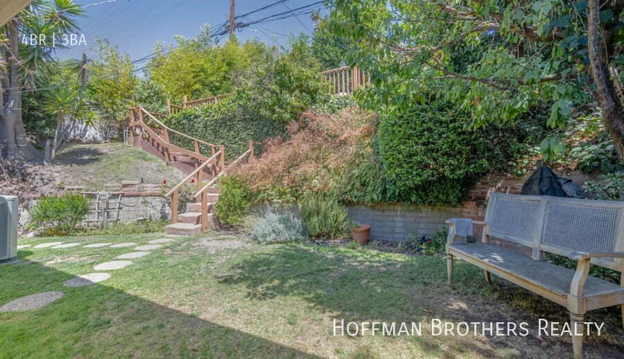 Building Photo - 1222 Daniels Dr