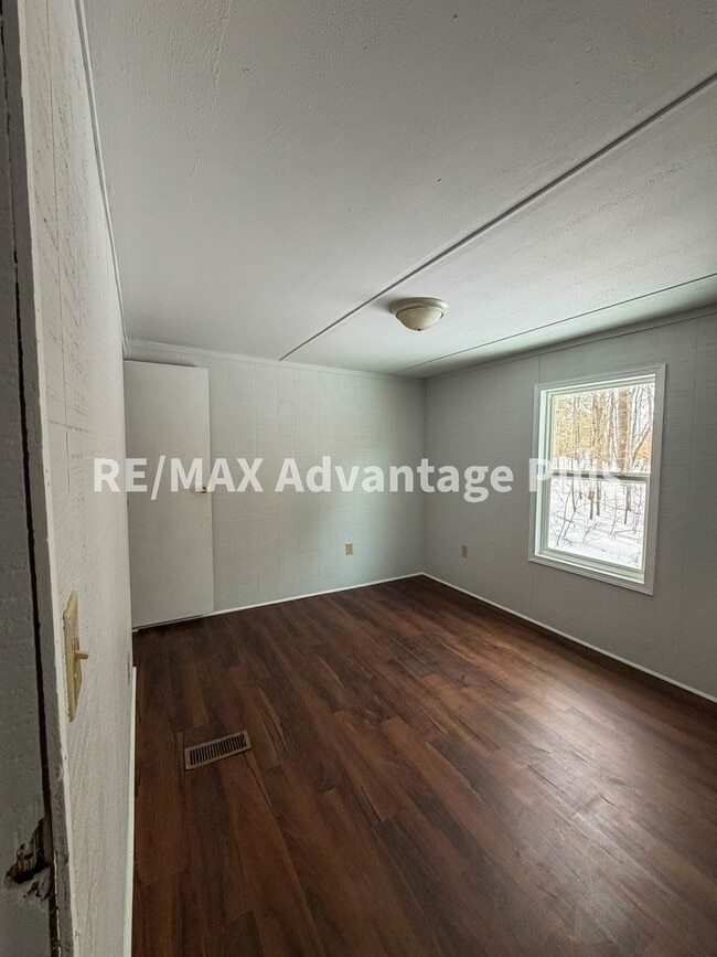Building Photo - Updated 3-Bedroom Home in a Private Setting!