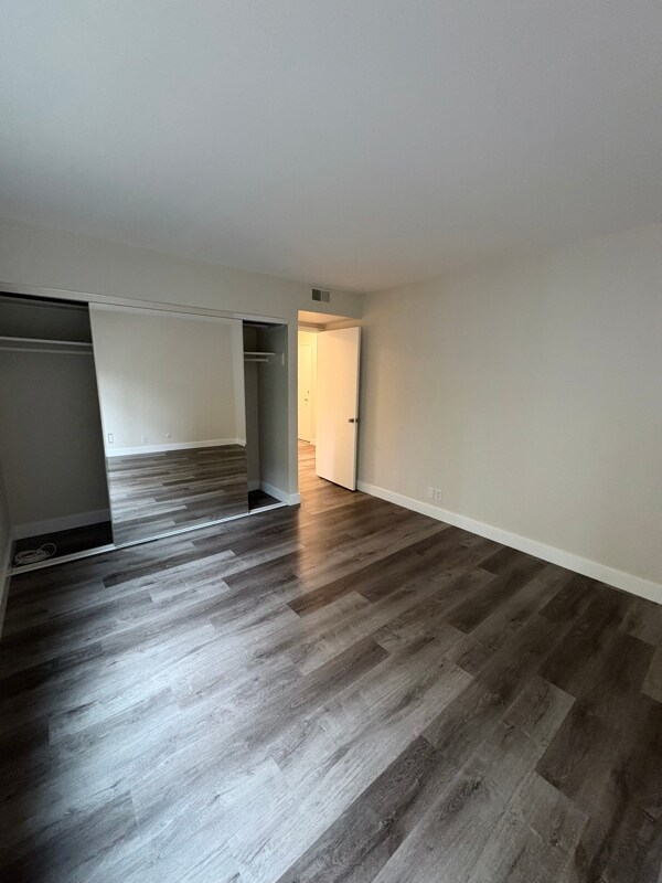 Building Photo - 16 S Knoll Rd