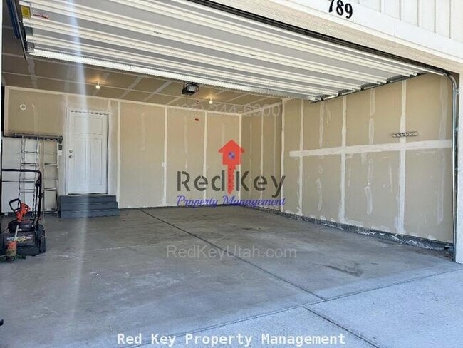 Building Photo - 789 Colony Dr