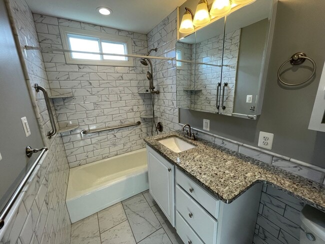 Building Photo - Cheerful 3 Bedroom 2 Bathroom With Office And Spacious Fenced Yard In Beautiful Pimmit Hills