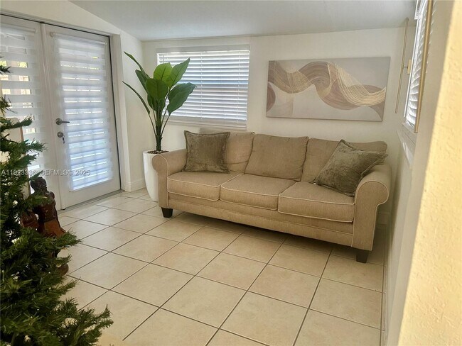 Building Photo - 3251 NW 18th Ct