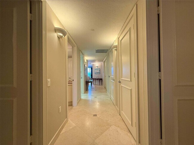 Building Photo - 800 Ocean Dr